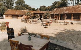 Kingston Country Courtyard